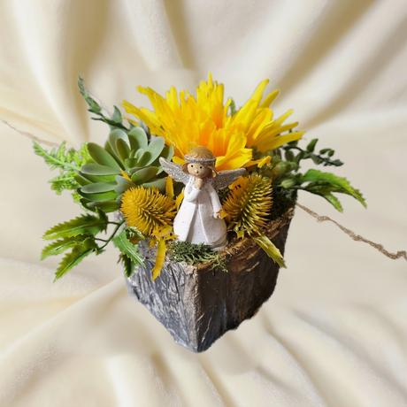Aranžmánik na urnový hrobček, s anjelikom, 
