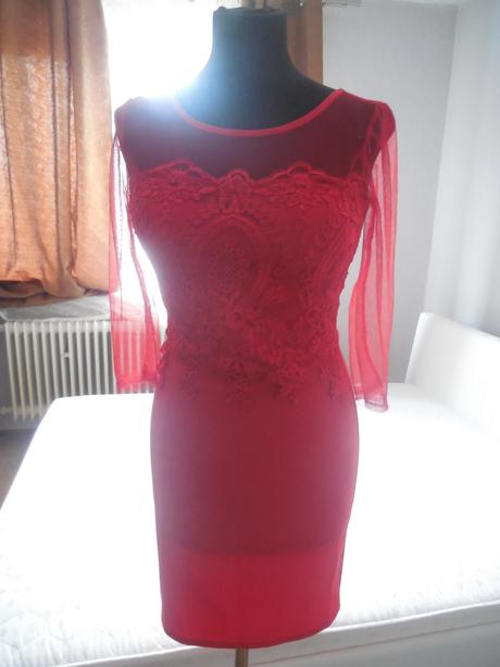 Červené spoločenské šaty, s