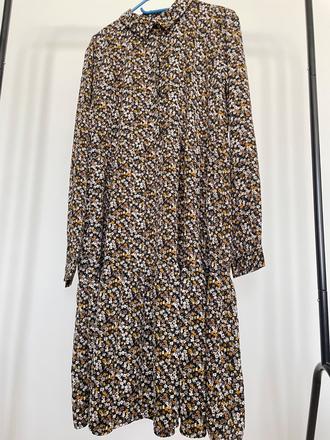 Kvetované šaty, 40