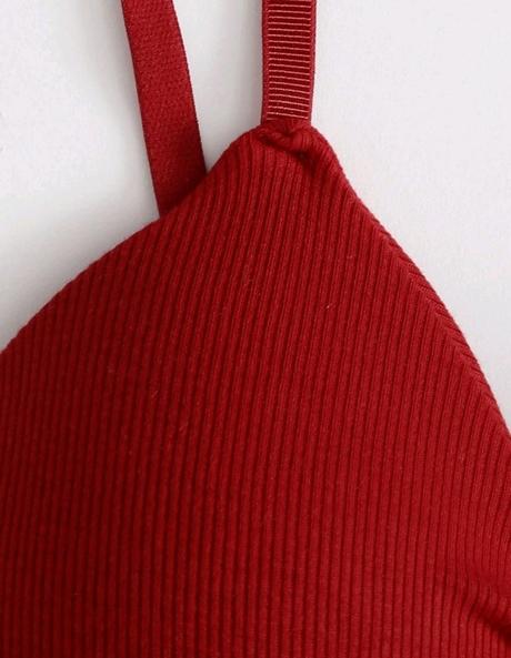 Červená podprsenka., s