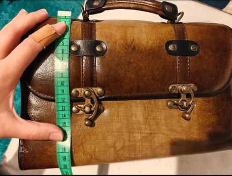 Malá dámska kožená kabelka, 