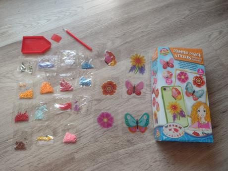 Nalepovacie obrázky - motýle a kvety,