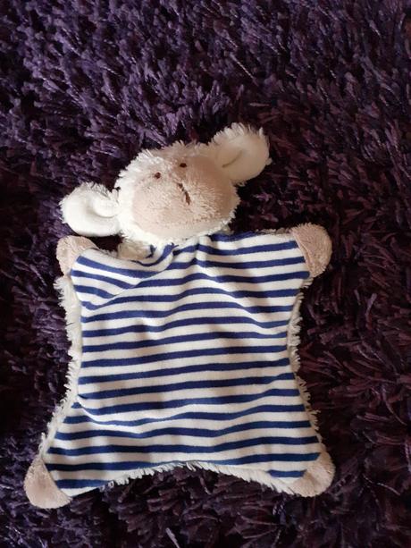 Hracia deka s rôznymi hračkami,