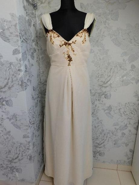 Velmi pekne spoločenske saty, 34