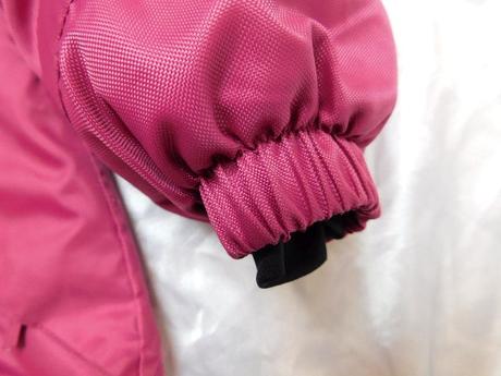 Kvalitna zimna bunda s odonimatelnou kapucnou, 122