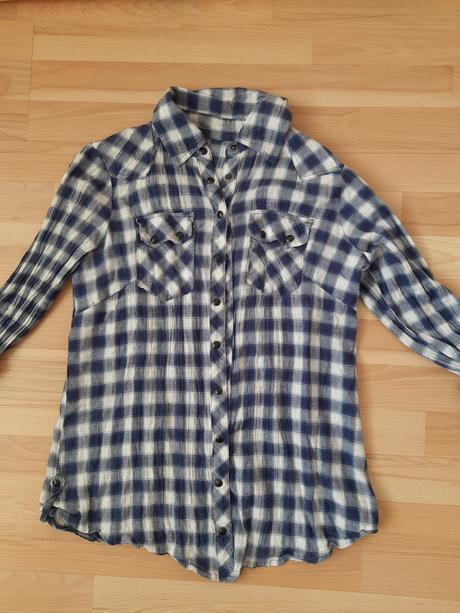 Košeľa pretkávaná striebornou niťou, s