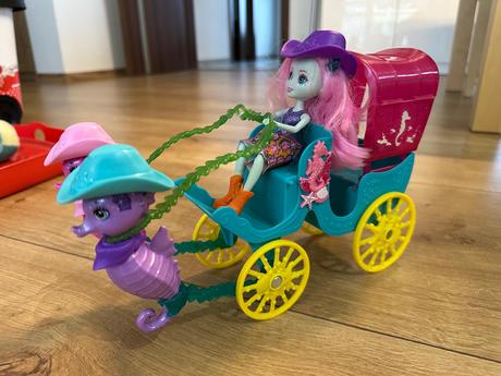 Bábiky enchantimals, 