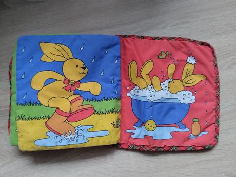 2x látkova knižka + hračka, 