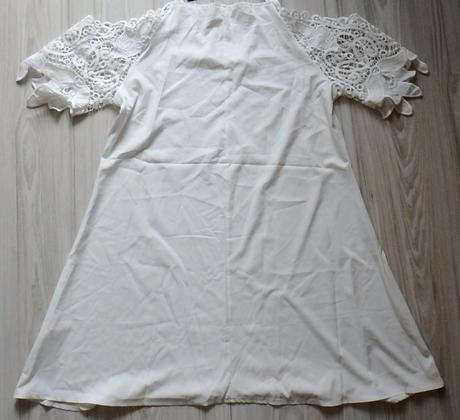 Biele minišaty s čipkou na rukávoch, v. m/l, m