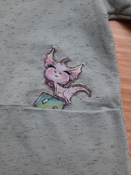 Saty z teplakoviny s dracikom, 104