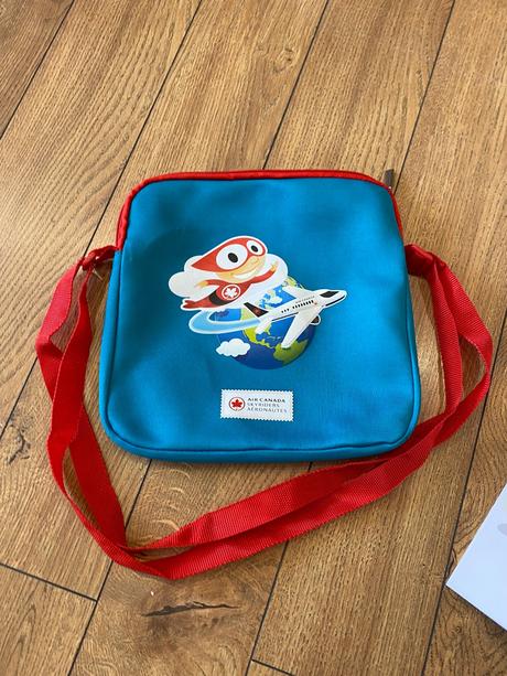 Taška, slúchadlá - set z lietadla , air canada,