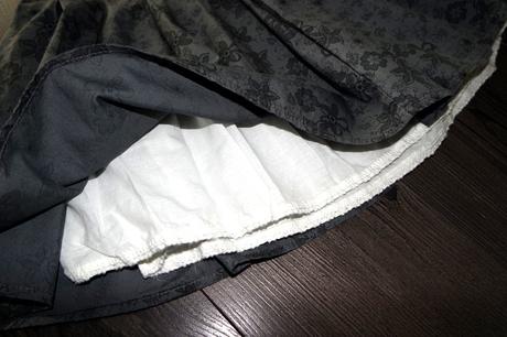 Kvietkovaná sukňa, s podsukničkou, v. 146-152, 146