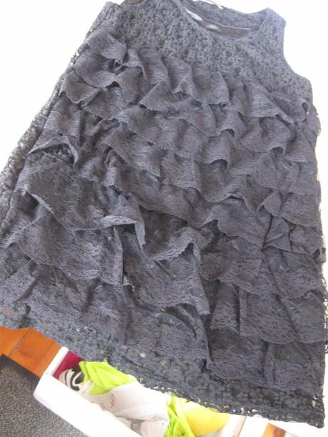 Čierny čipkovaný top/krátke šatočky, s/m, s