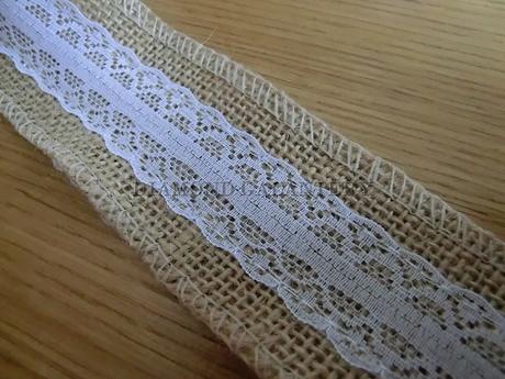 Jutová stuha s čipkou 50 mm, 