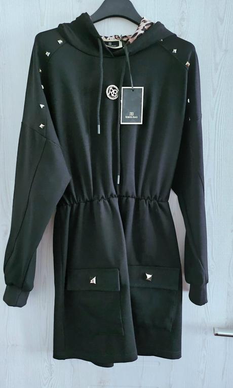 Šaty róberta biagi,