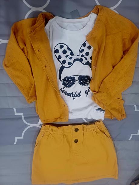 Krásny komplet...110...2x oblečeny.ako nový, 110