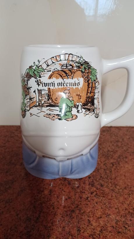Porcelánový džbán pre milovníkov pív, 