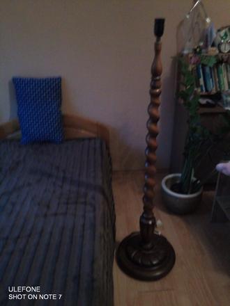 Stojata lampa / noha/ točena z masívu.,