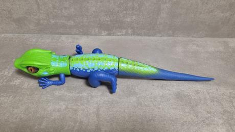 Roboticka jasterica robo alive,