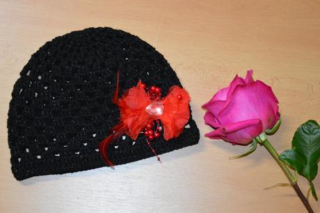 Háčkovaná čiapočka s kvetom, <50 - 158