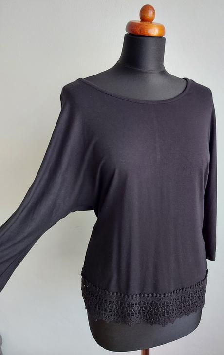 Tričko s netopierím rukávom a hačkovaním, top stav, amisu,m