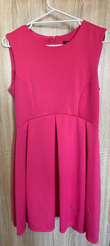 Ružové krásne šaty, s