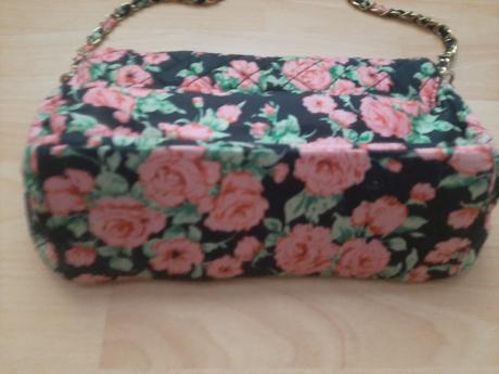 Kvietkovaná kableka, atmosphere