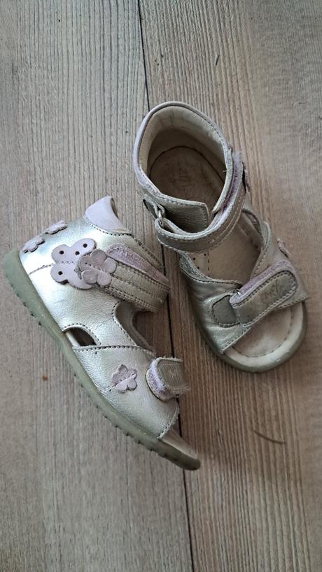 Sandálky emel, 23