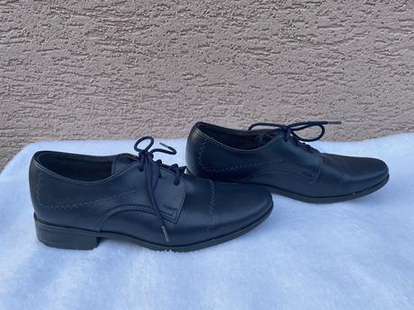 Slávnostné topánočky, 33