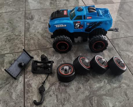 Hasbro tonka skladacie auto so zotrvačníkom,