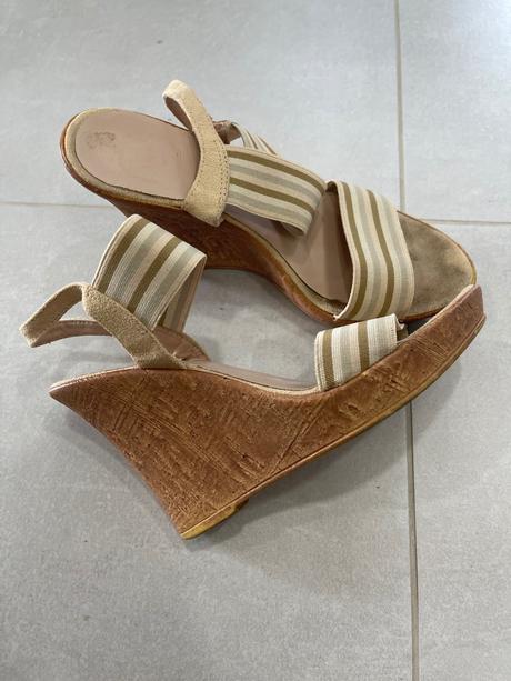 Bežové sandále, 37