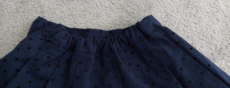 Dievčenská sukňa so srdiečkami, 104