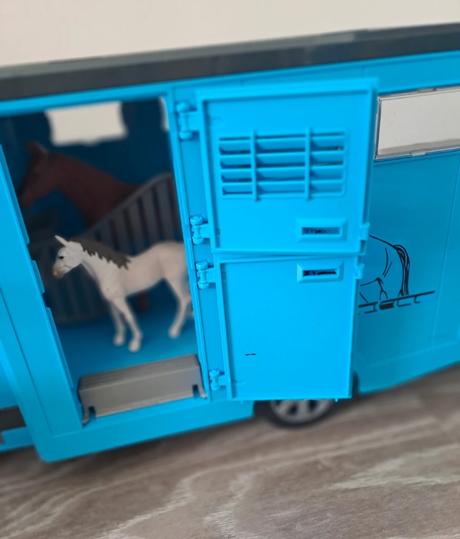 Detská farma+ auto bruder +12x kone..,