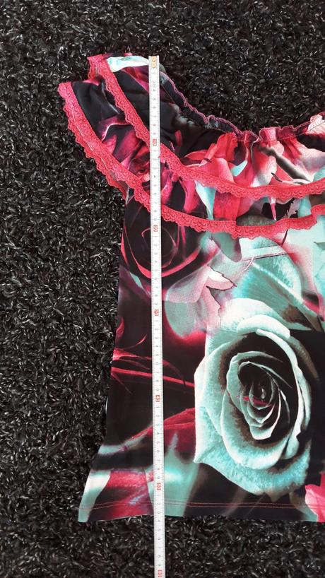 Kvetinkové tričko, 146