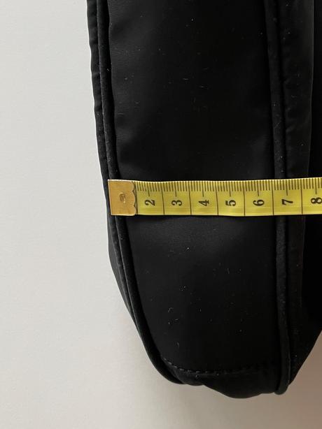 Asos malá čierna nylonová kabelka na plece/rameno, 