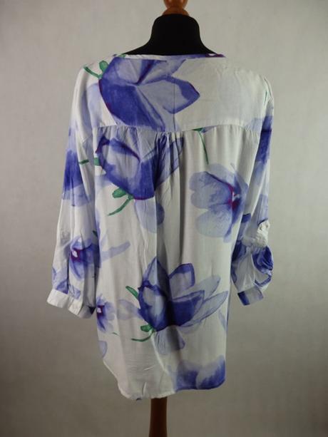 Luxusná kvetovaná blúzka, 42