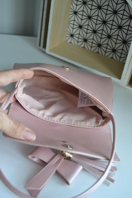 Dievčenská perleťovo ružová crossbody kabelka,
