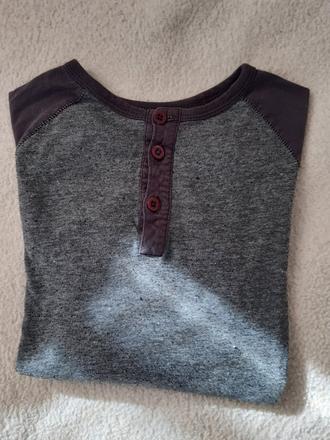 Tmavosivé tričko, 122