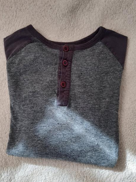 Tmavosivé tričko, 122