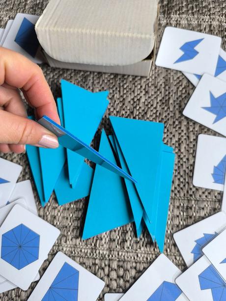 Montessori pomôcka modré trojuholníky, 