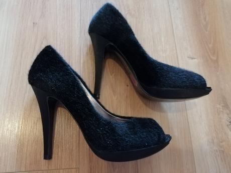 Čierne lodičky, 35