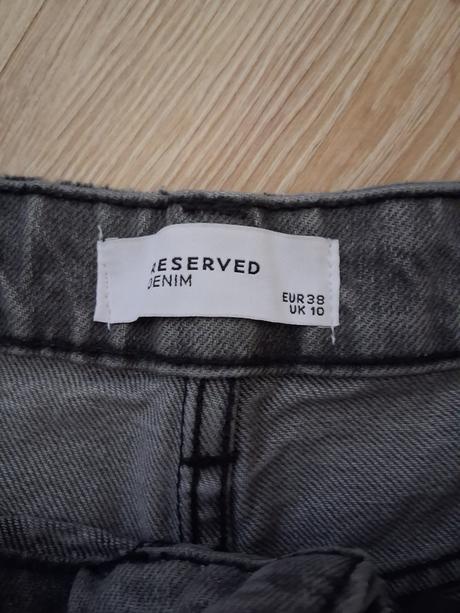 Šedé kraťasy, reserved,38