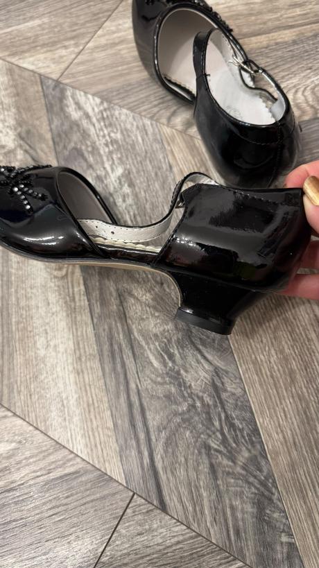 Lakovky s podpätkom, 35