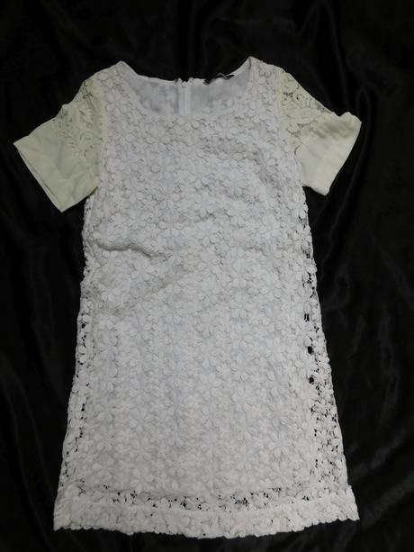 Velmi pekne čipkovane šaty, 34