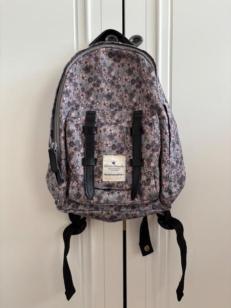 Ruksak s hrudnou sponou, 