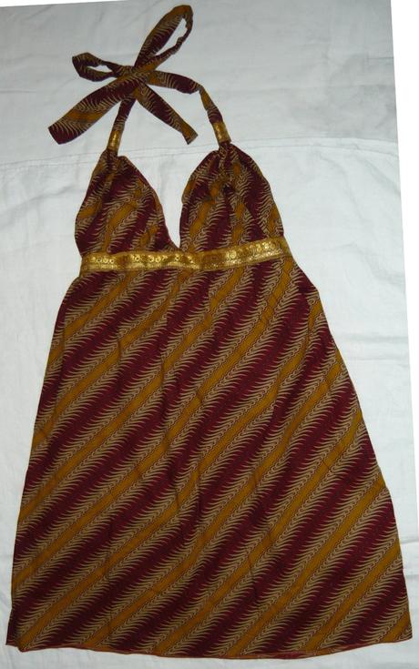 Sexi šaty so zlatou stuhou, s