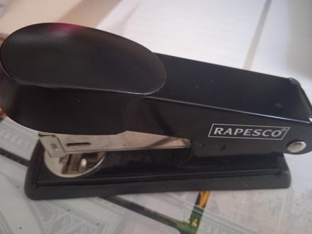 Zošívačka rapesco,