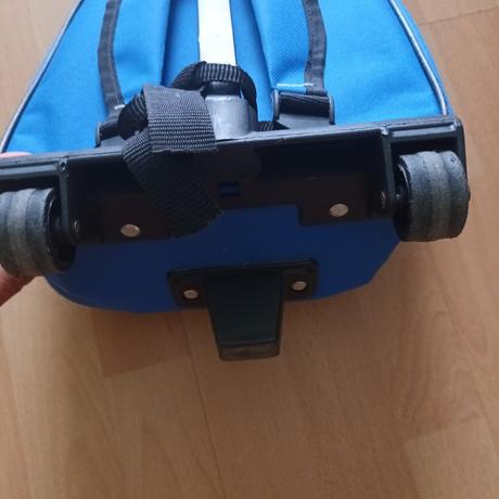 Detsky ruksak na kolieskach, 