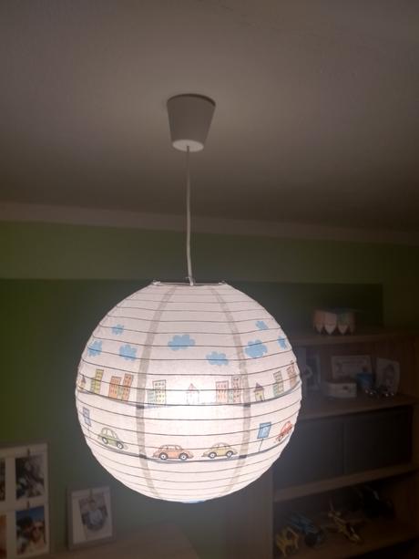 Papierová visiaca lampa, 