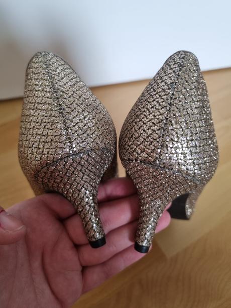 Zlatisté lodičky, 36